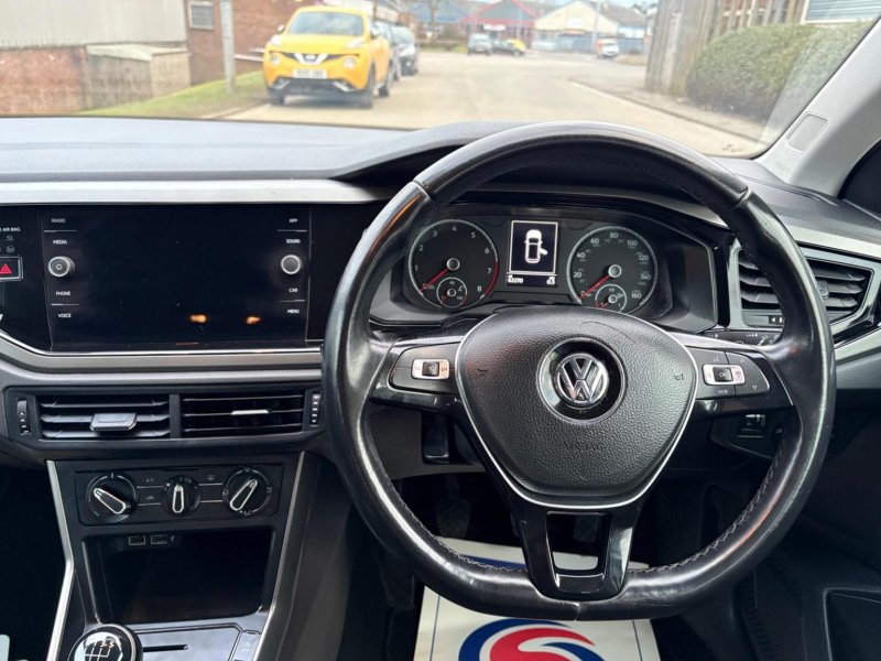 VOLKSWAGEN POLO