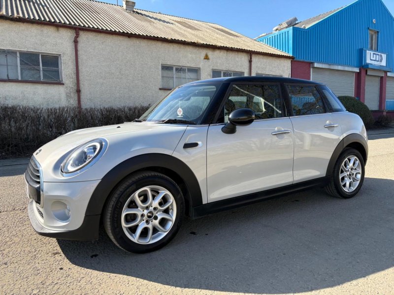 MINI HATCH