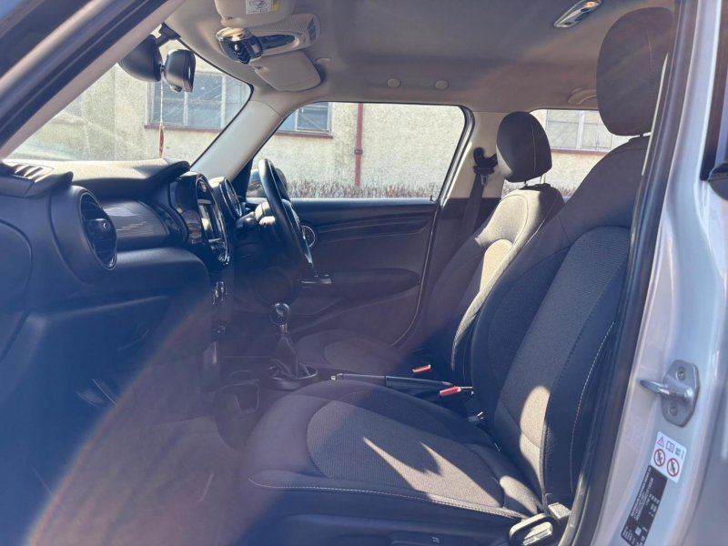 MINI HATCH