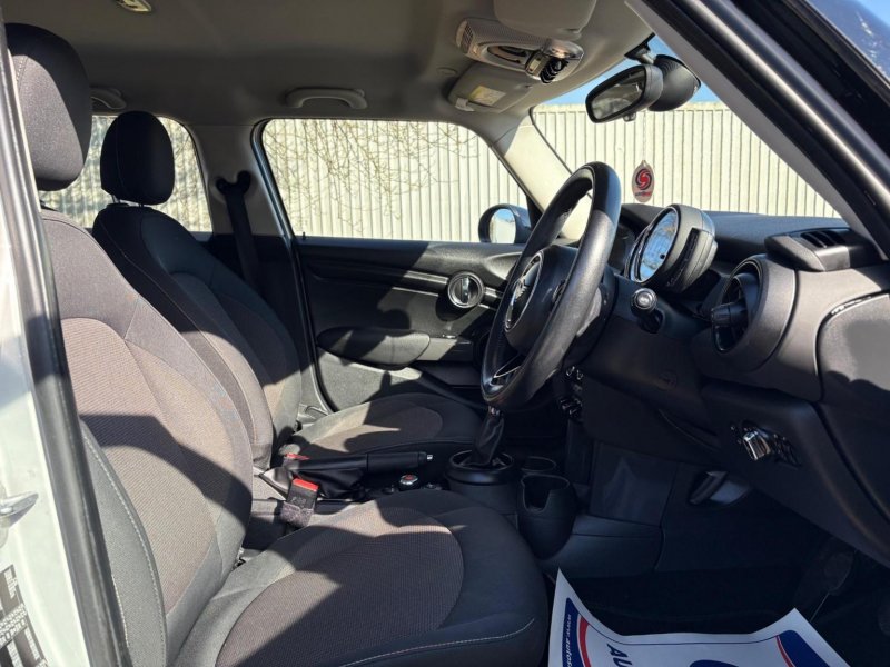 MINI HATCH