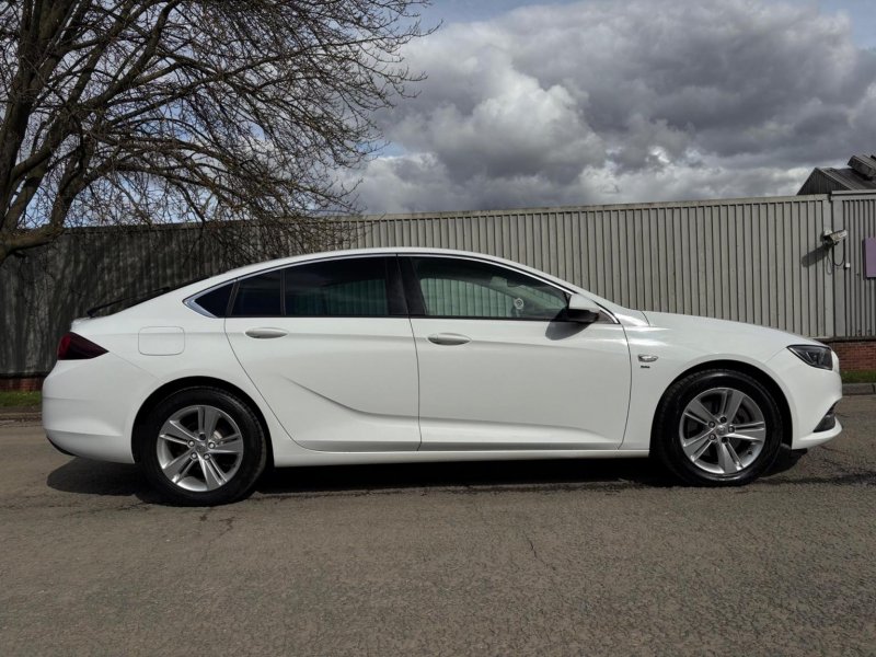 VAUXHALL INSIGNIA