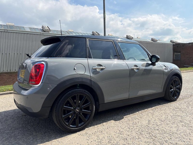 MINI HATCH