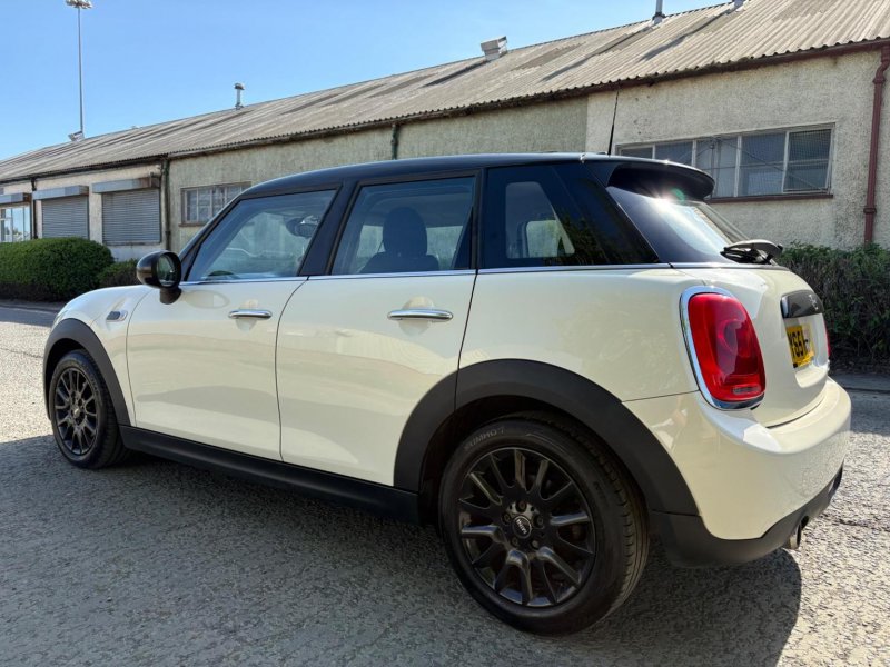 MINI HATCH