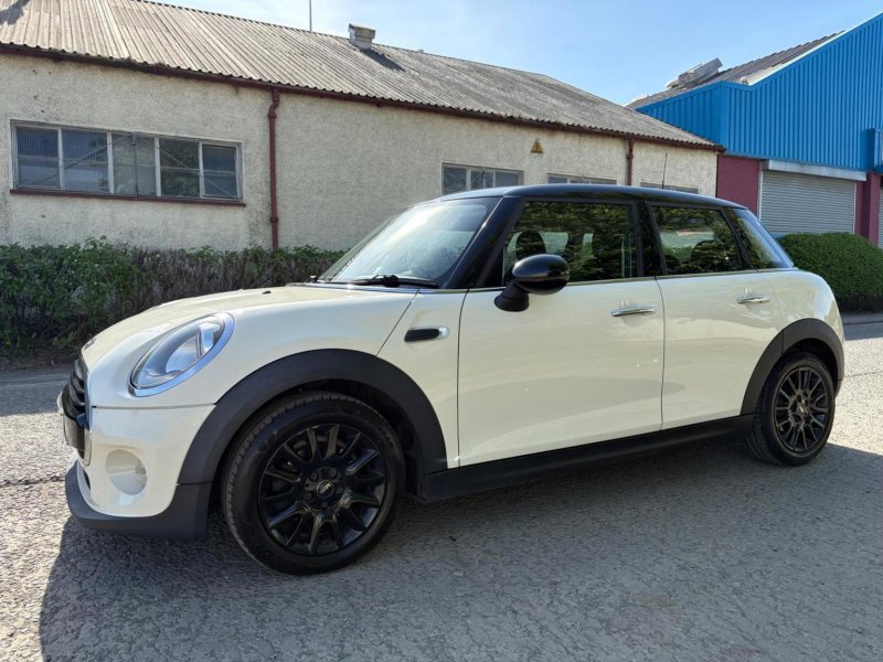 MINI HATCH